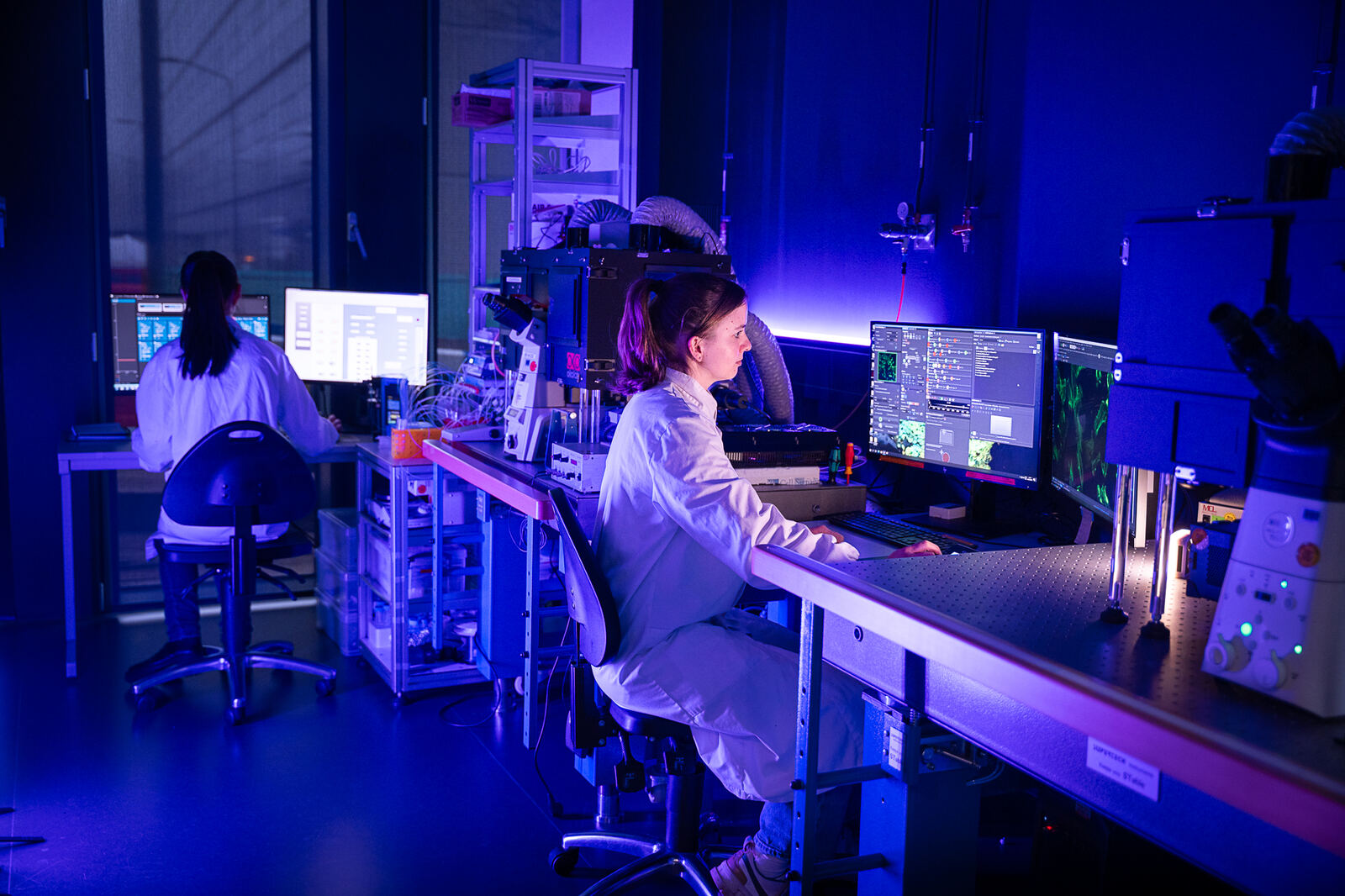 Researchers in advanced characterisation lab